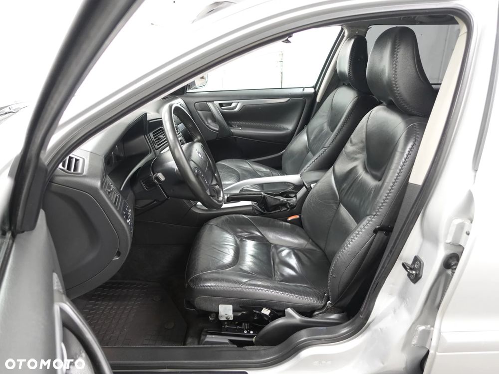 Volvo XC 70 D5 AWD Momentum - 21