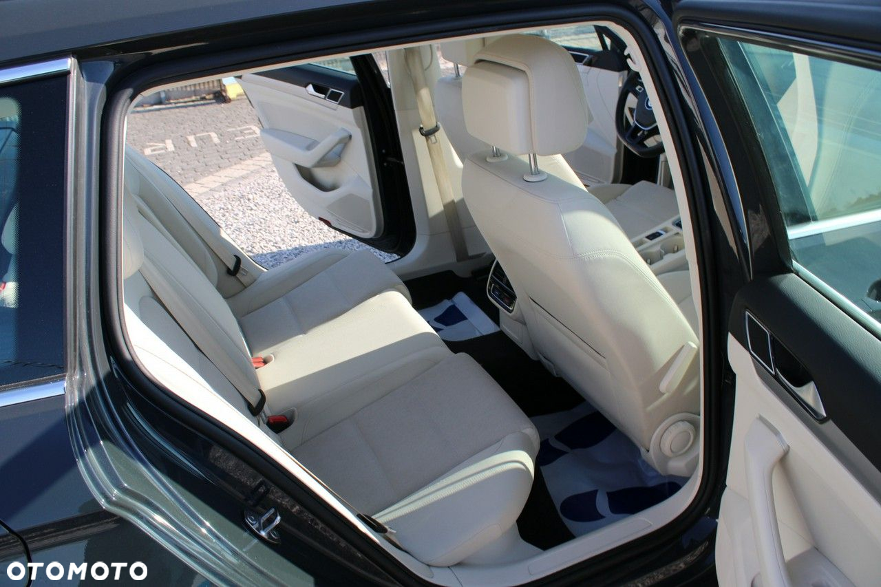 Volkswagen Passat - 31