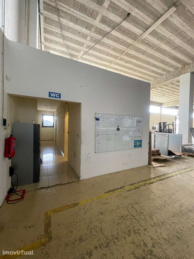 ARRENDAMENTO DE PAVILHÃO INDUSTRIAL – 2000 m² | ESCAPÃES SMF - Grande imagem: 2/23