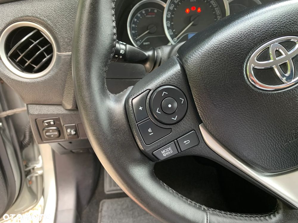 Toyota Auris 1.6 Prestige - 24