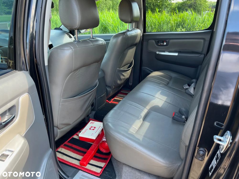 Toyota Hilux 3.0 D-4D SR5 - 14