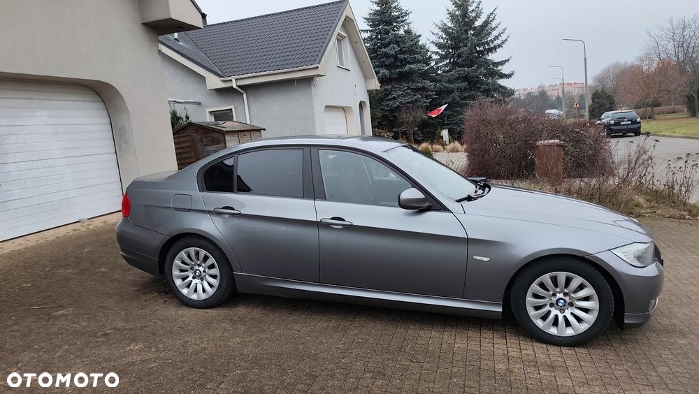 BMW Seria 3 318d DPF Edition Sport - 25