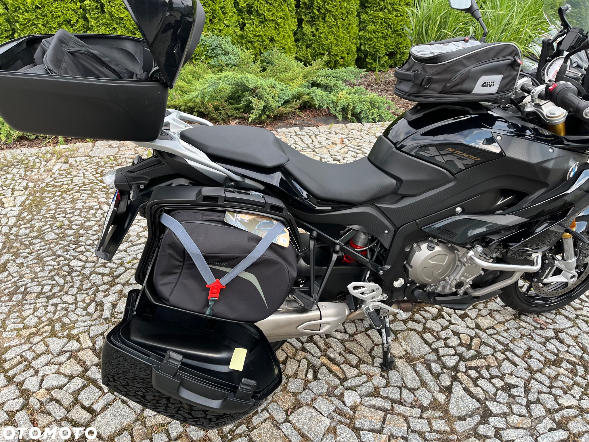 BMW XR - 13