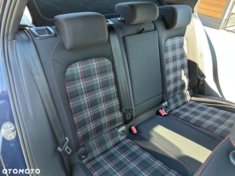 Volkswagen Golf - 23