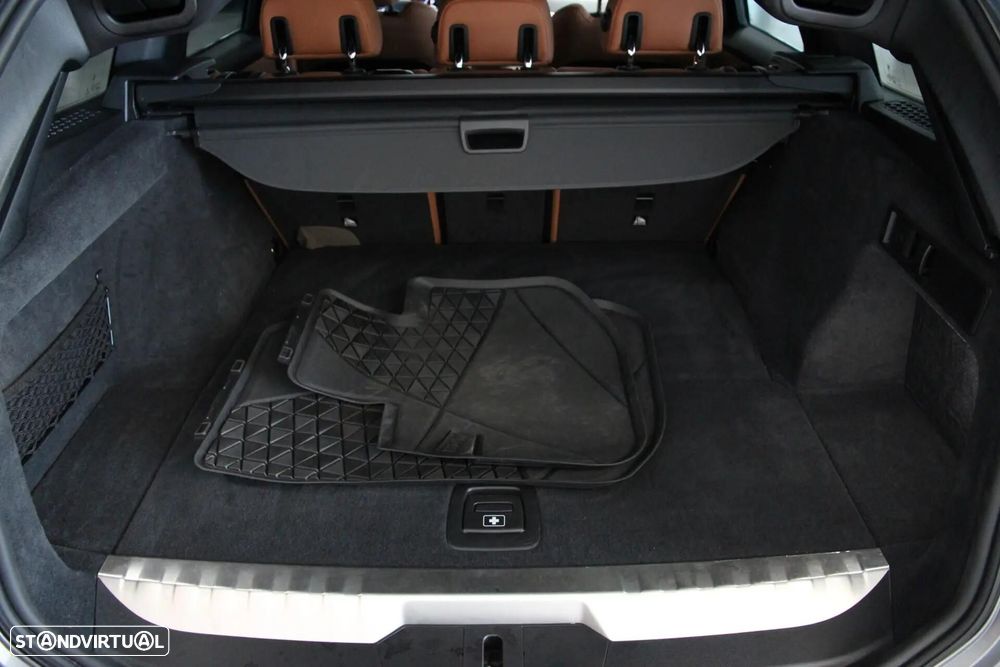 BMW 330 e Pack Desportivo M Auto - 31