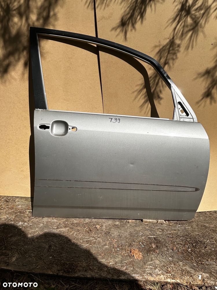 Drzwi przód przednie prawe TOYOTA COROLLA VERSO E12 - 3