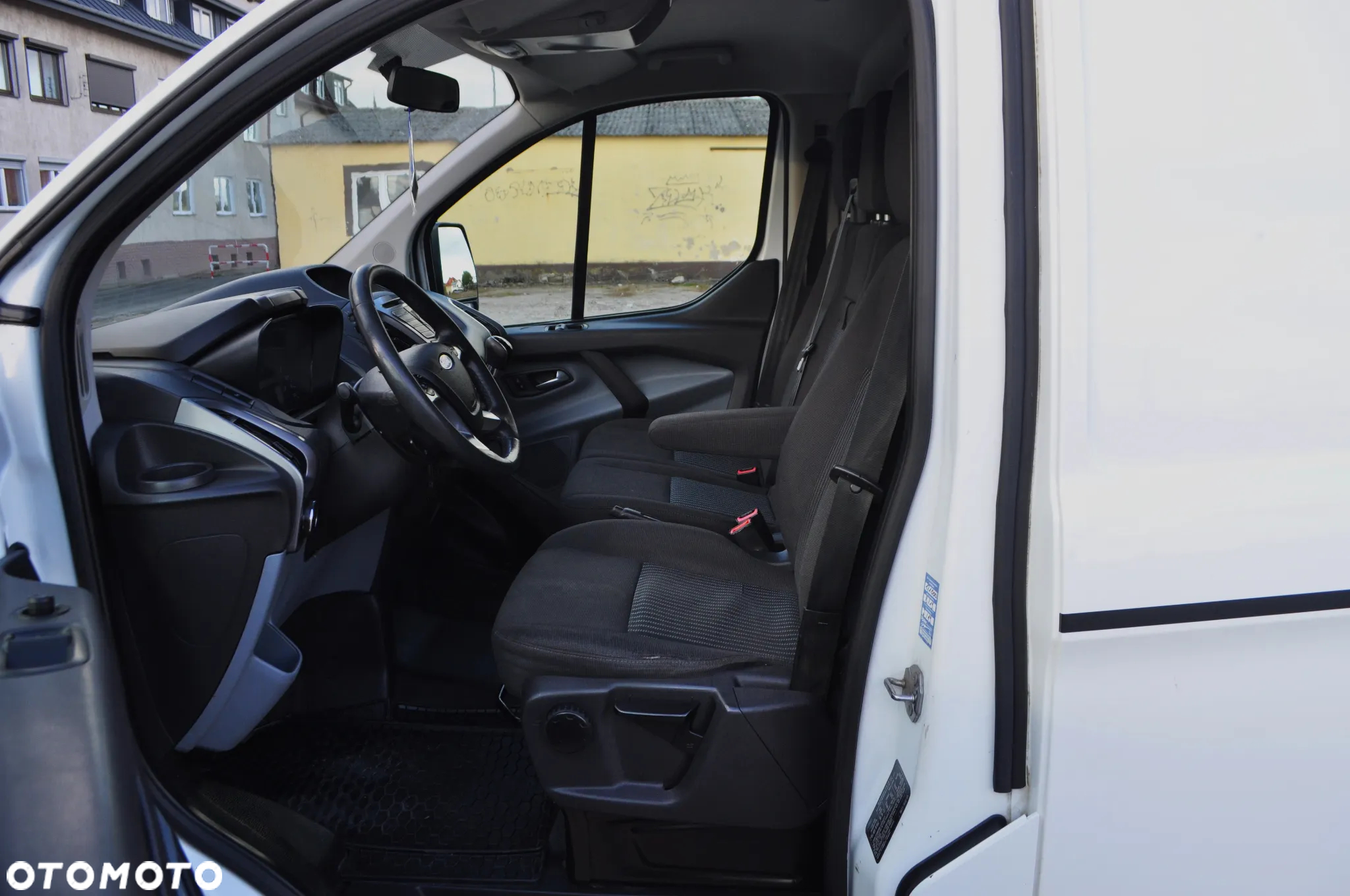 Ford TRANSIT CUSTOM - 23