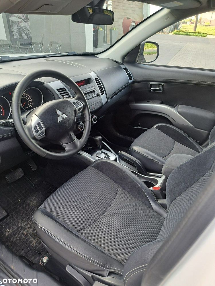 Mitsubishi Outlander - 14