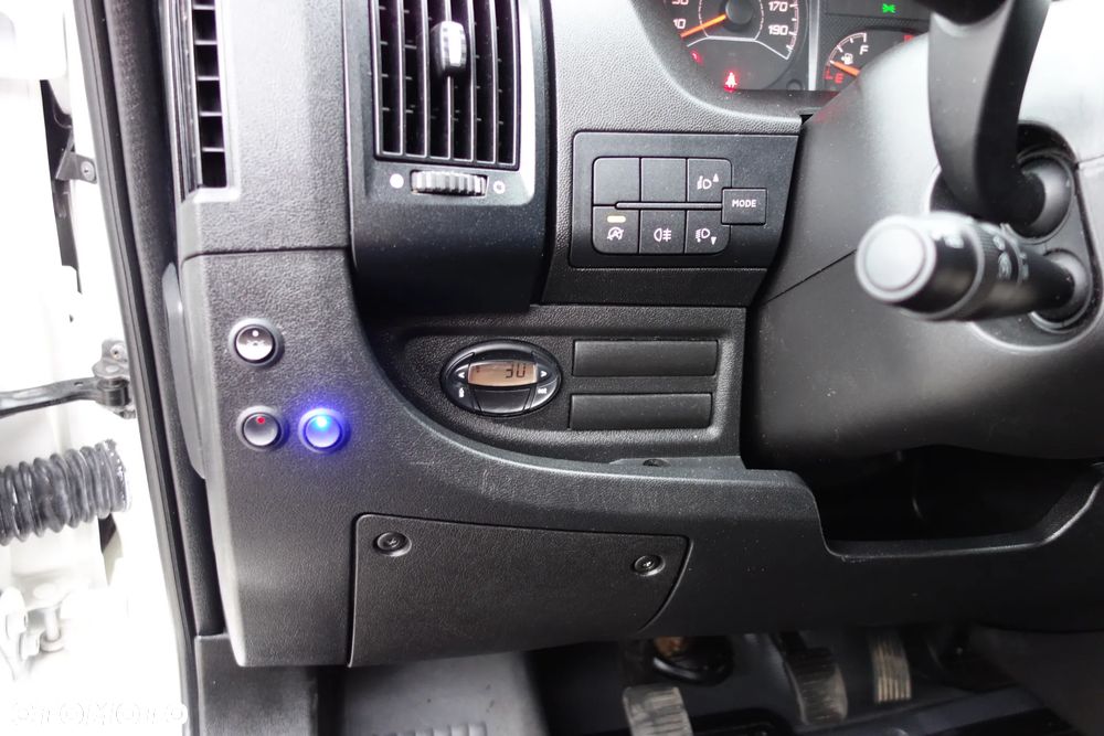 Peugeot Boxer Doka 2.2 Bluehdi 165 KM 7 Osobowa Klima Webasto - 28