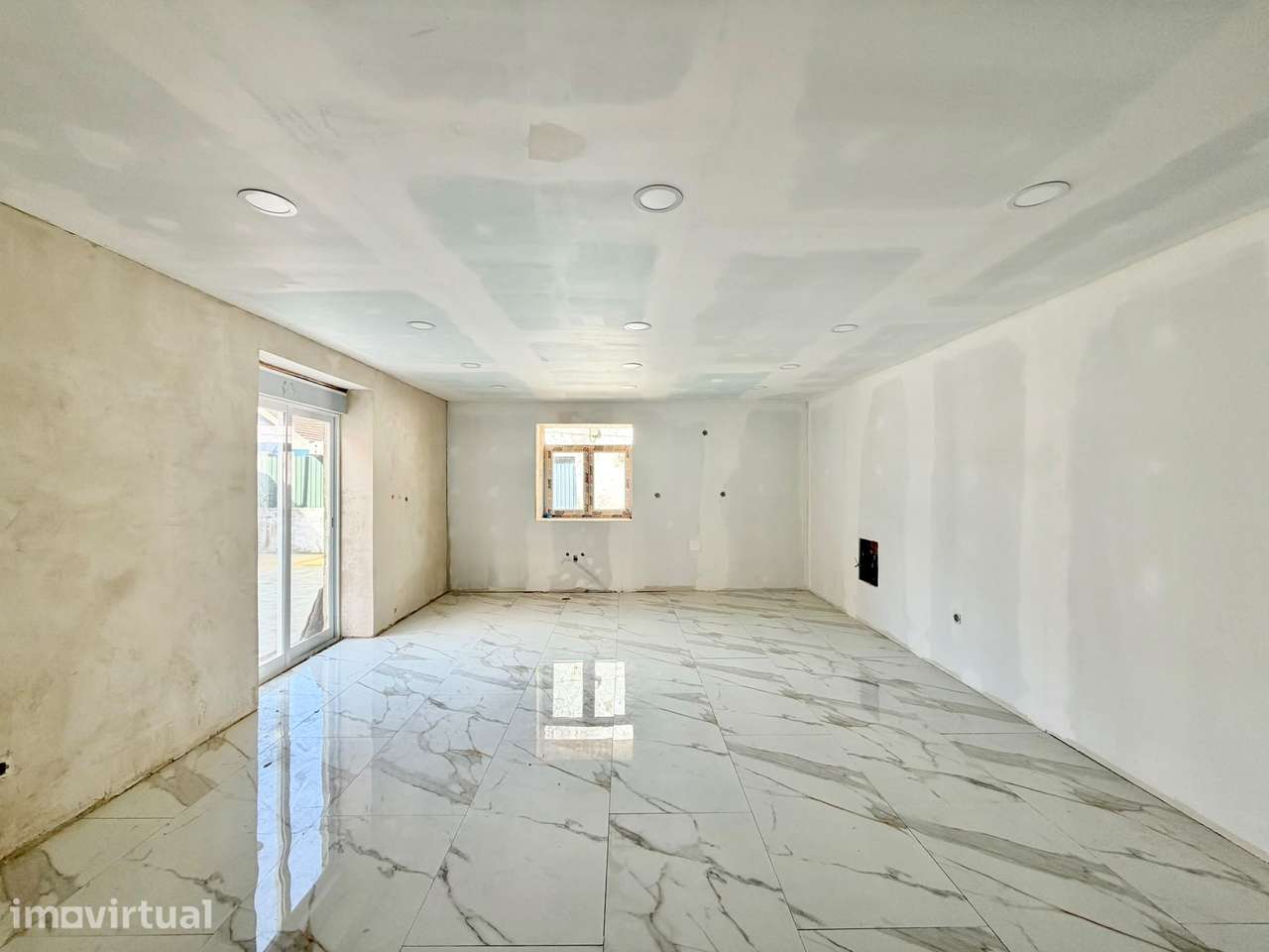 V3 - Em fase final de remodelação total / Santo António da Charneca - Grande imagem: 2/11