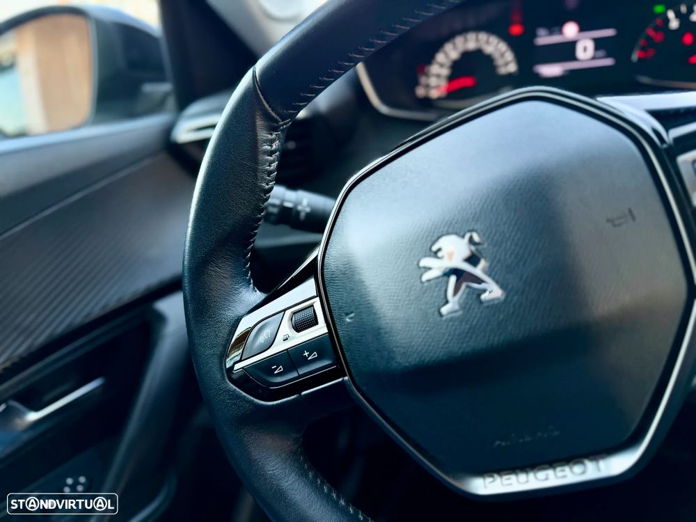 Peugeot 2008 1.2 PureTech Allure - 19
