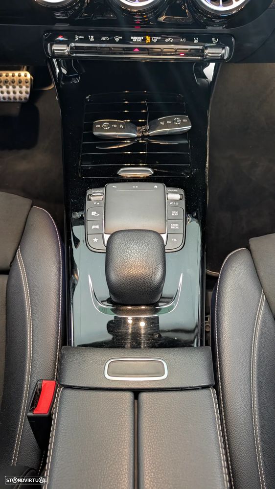 Mercedes-Benz A 250 Limousine e AMG Line - 19