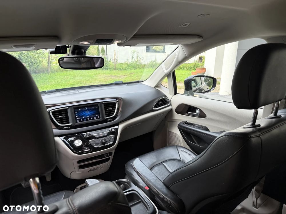 Chrysler Pacifica - 9