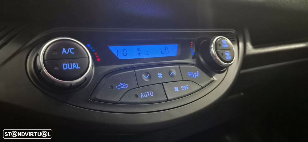 Toyota Yaris 1.5 HSD Comfort+P.Style - 26