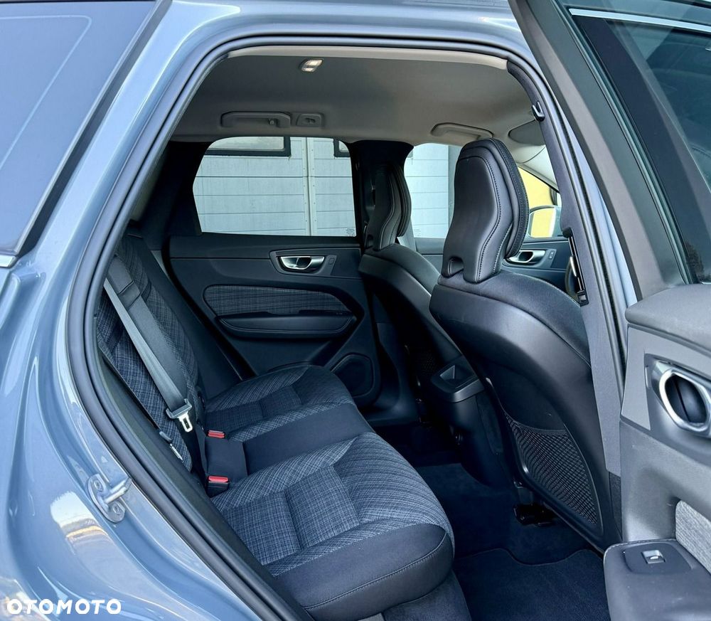 Volvo XC 60 B4 D Plus Dark - 12