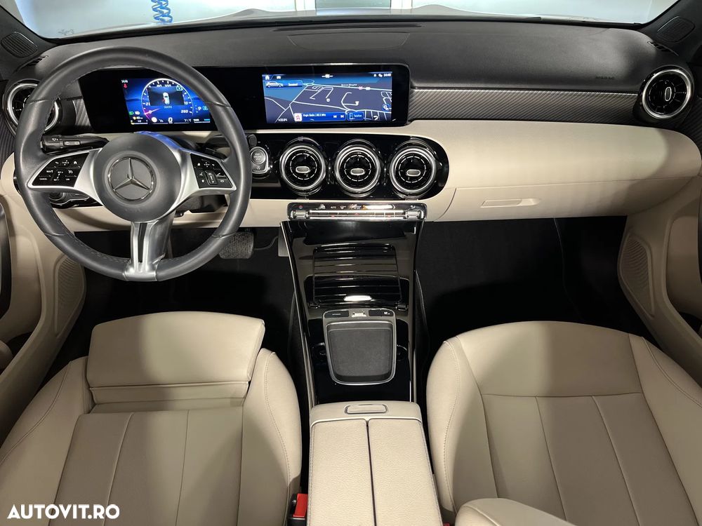 Mercedes-Benz A 180 Sedan 7G-DCT Progressive - 13