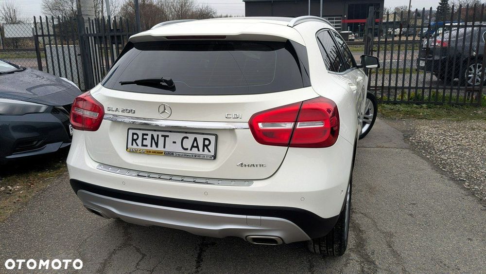 Mercedes-Benz GLA - 10