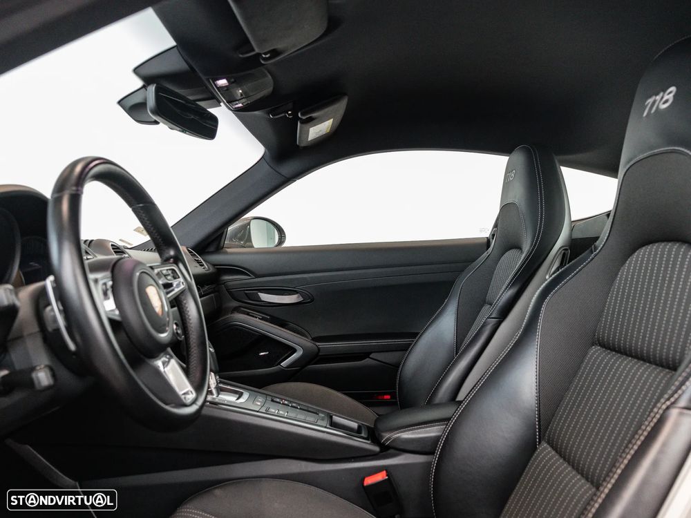 Porsche 718 Cayman - 37