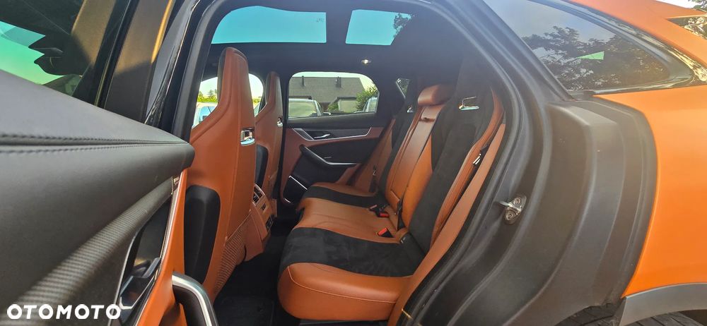 Jaguar F-Pace AWD SVR - 18