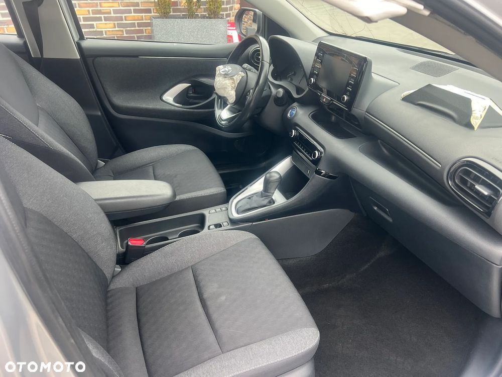 Toyota Yaris Hybrid 100 Premium - 10