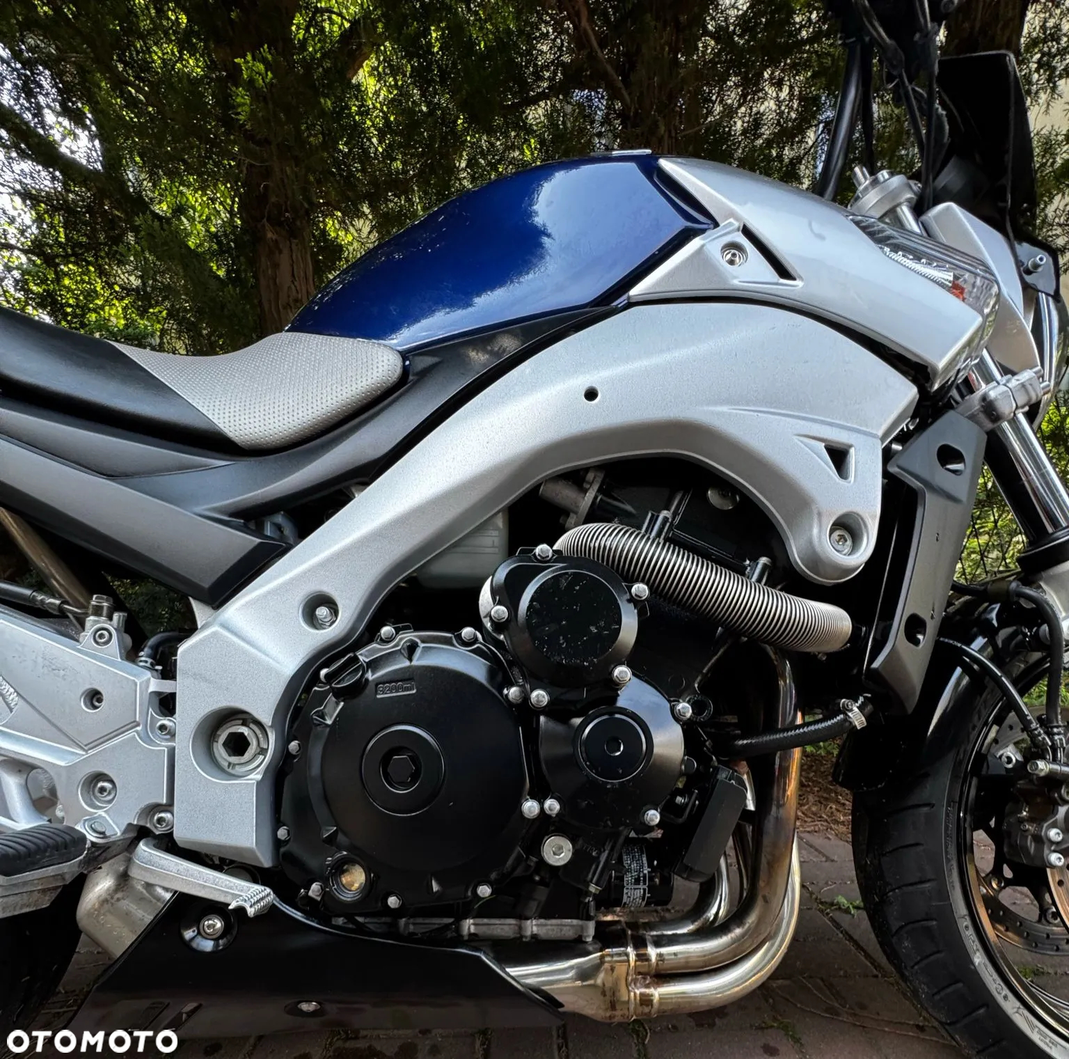 Suzuki GSR - 4