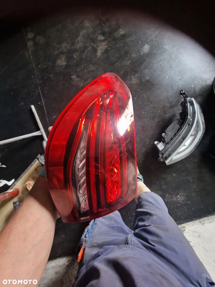 Lampa lewy  tył mercedes  W2059062805 - 1