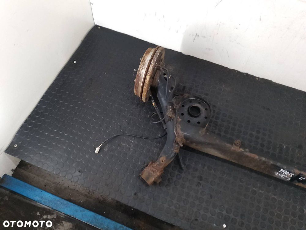 BELKA ZAWIESZENIA, OŚ TYŁ  TOYOTA YARIS II 1.0 VVT-I HATCHBACK - 2