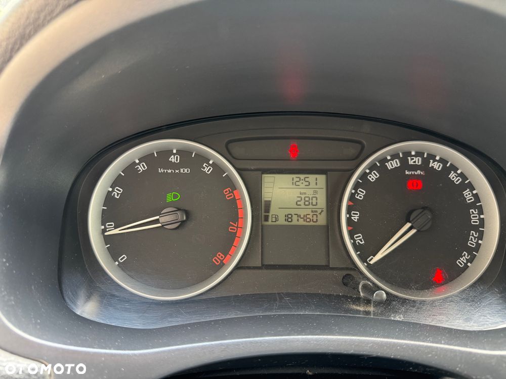 Skoda Fabia 1.2 HTP Ambition - 9