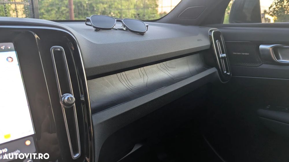 VOLVO XC40 2023 — imagine 9