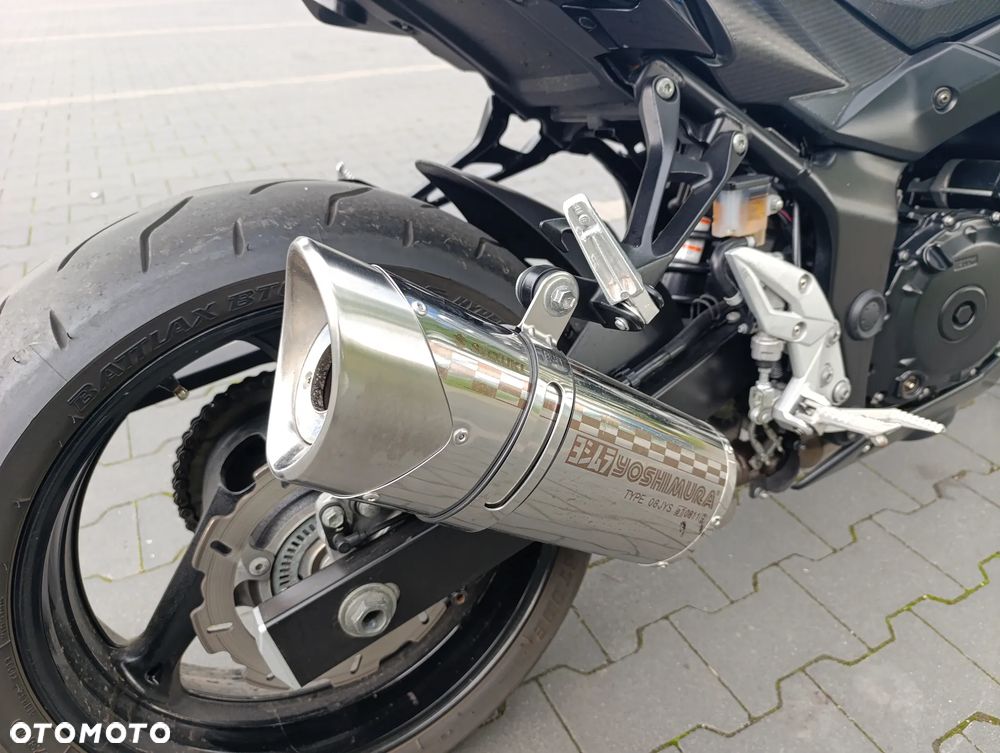 Suzuki GSR - 4