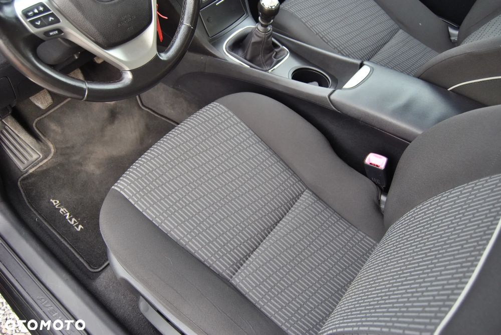 Toyota Avensis 1.6 Sol - 23