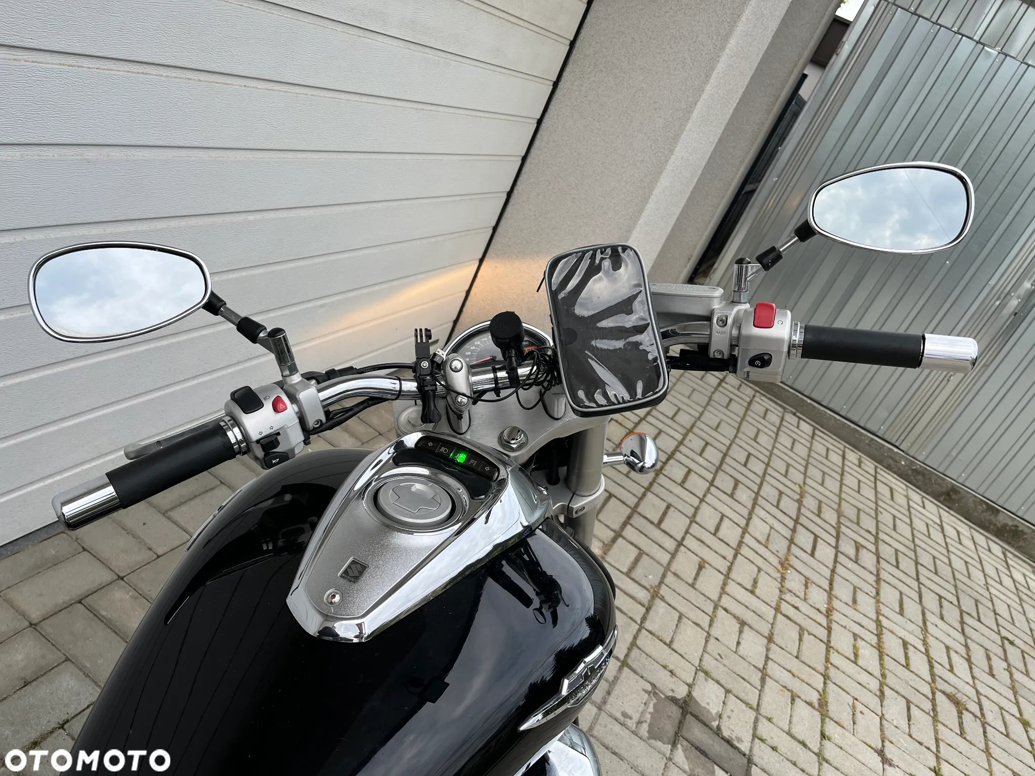Suzuki Intruder - 8