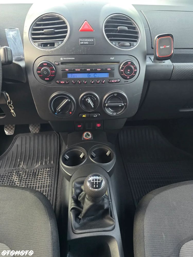 Volkswagen New Beetle 1.6 Freestyle - 23