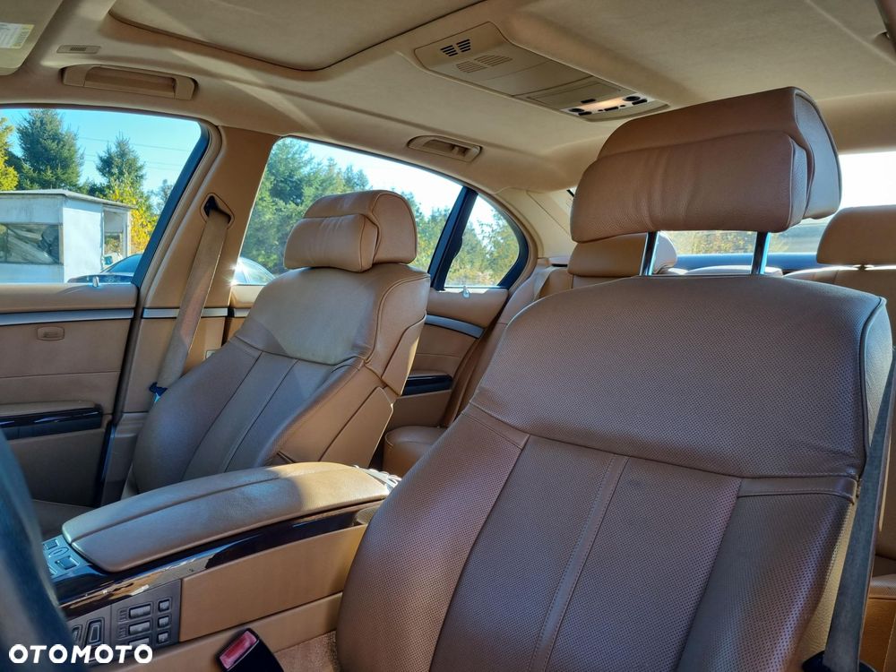 BMW Seria 7 750i - 11