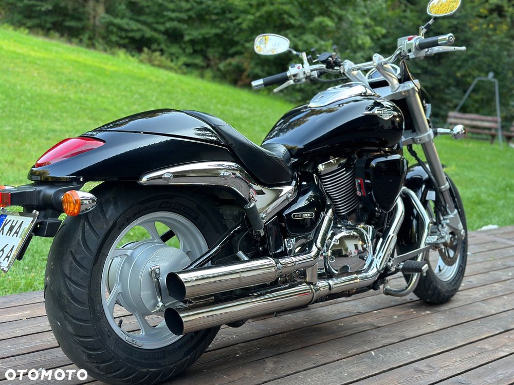 Suzuki Intruder - 1