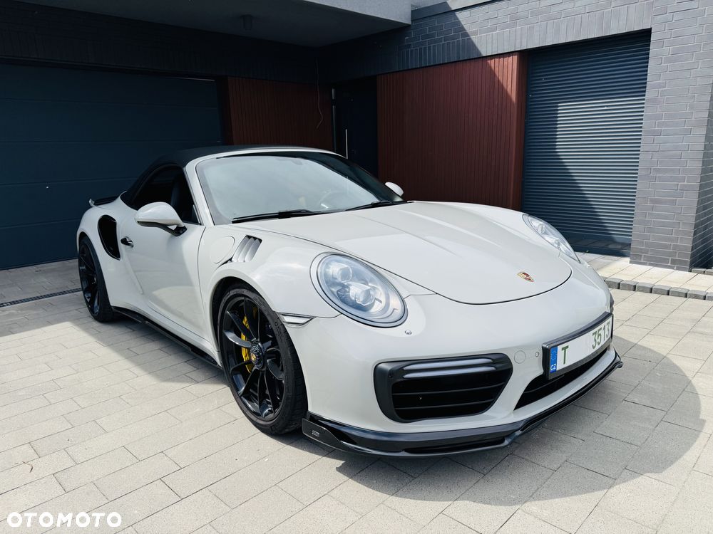 Porsche 911 Turbo S Cabriolet - 18