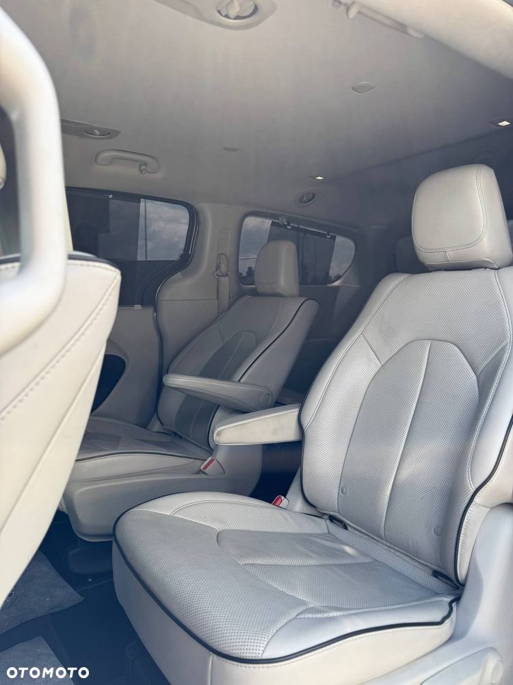 Chrysler Pacifica - 13