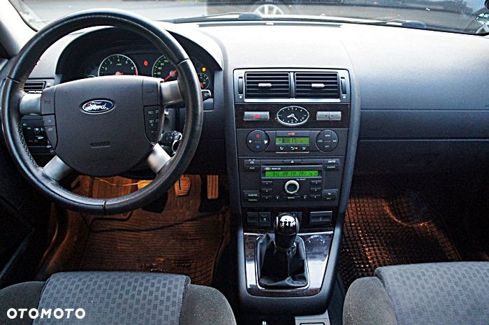 Ford Mondeo 1.8 Ghia - 18