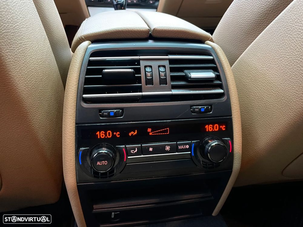 BMW 740 d Pack M - 19