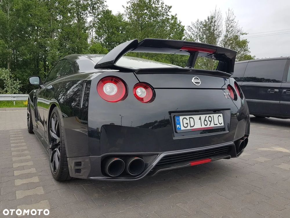 Nissan GT-R - 13