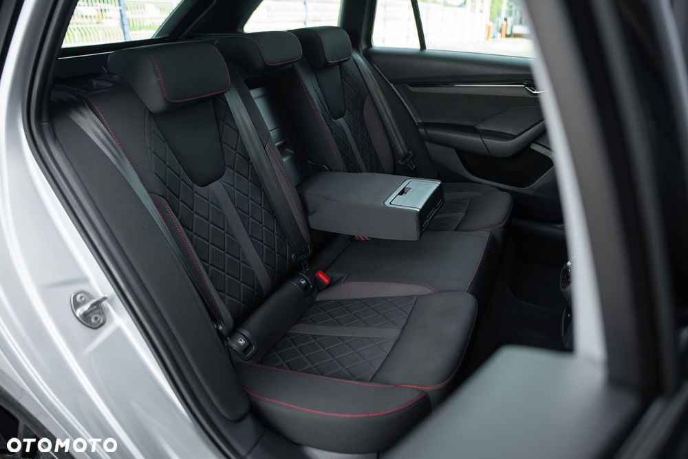 Skoda Octavia 2.0 TSI DSG RS - 36