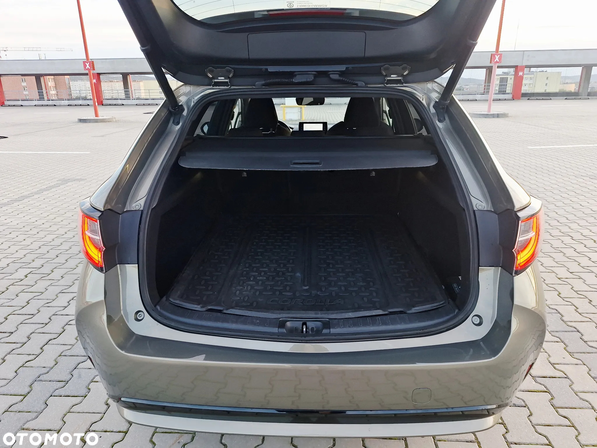 Toyota Corolla 1.8 Hybrid Comfort - 9