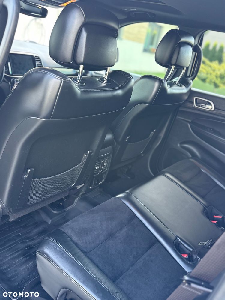 Jeep Grand Cherokee - 12