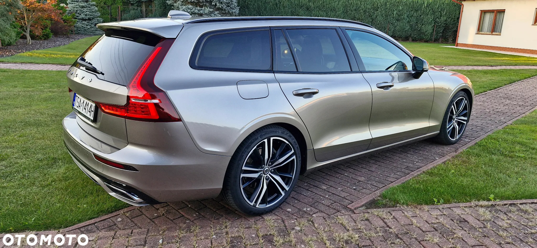 Volvo V60 D3 R-Design - 4