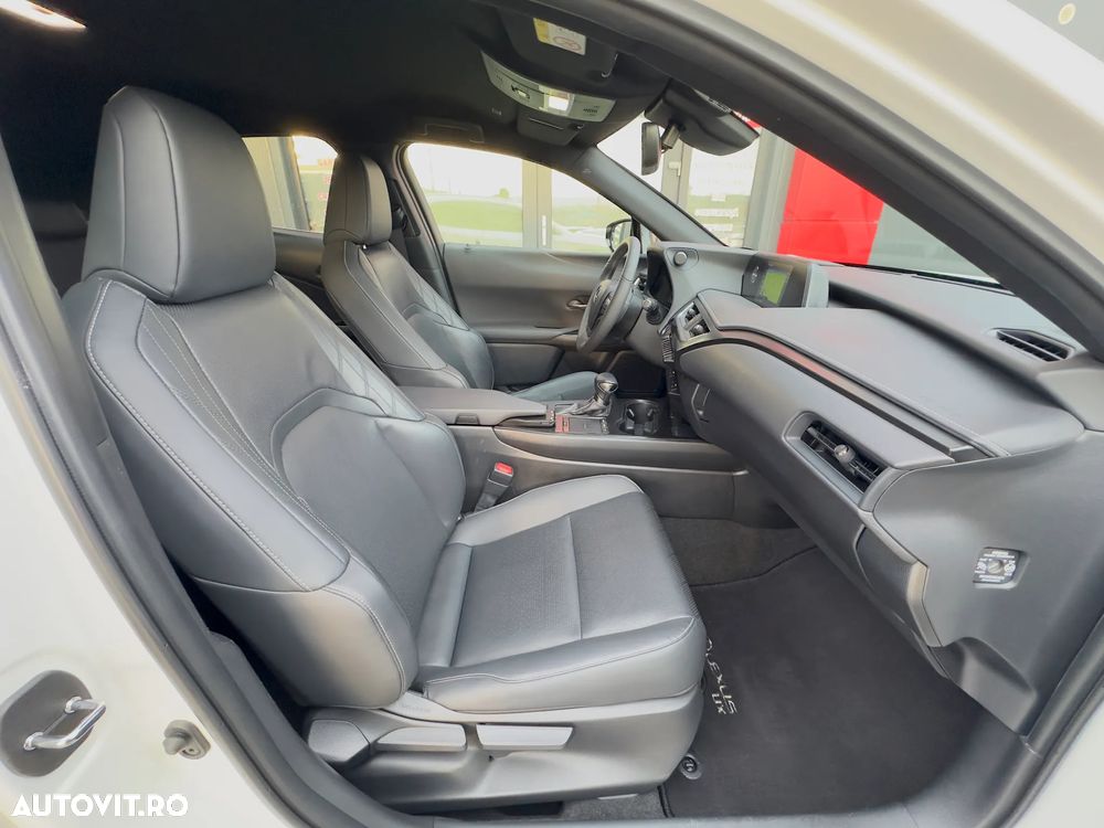 Lexus UX 250h FWD Executive - 22