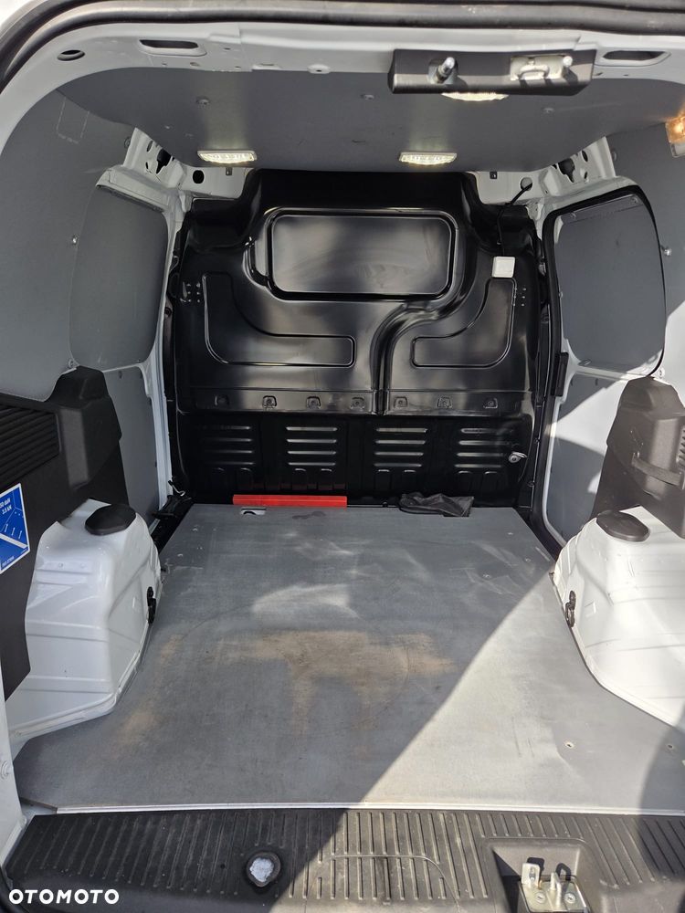 Ford Transit Courier - 10