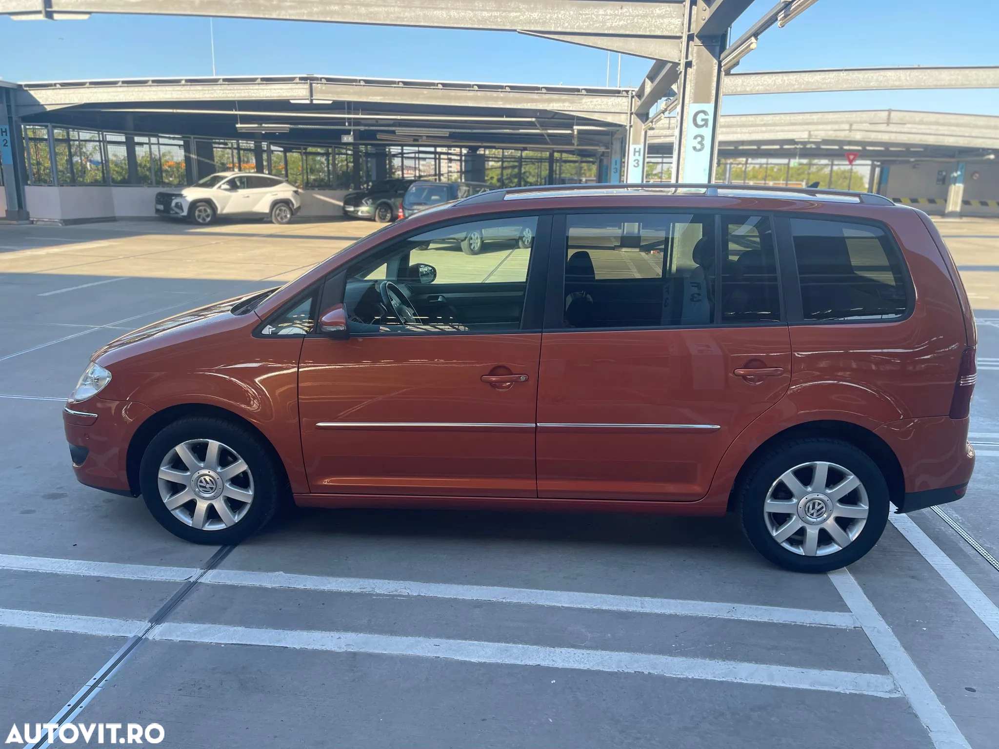 Volkswagen Touran 1.9 TDI DPF DSG United - 6