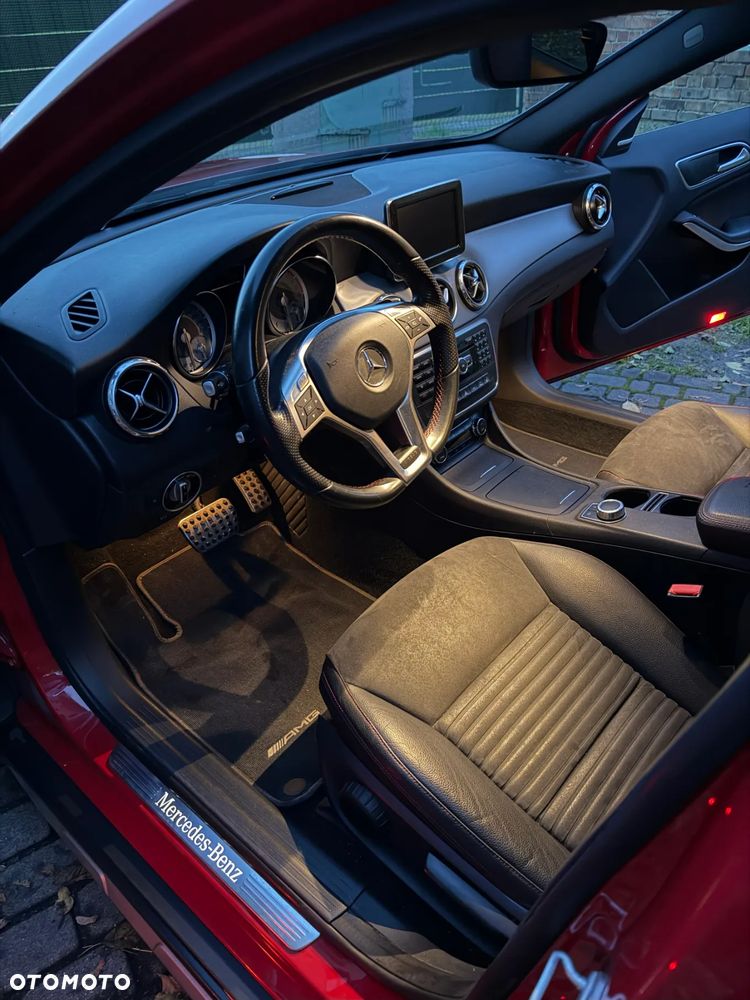 Mercedes-Benz GLA - 13