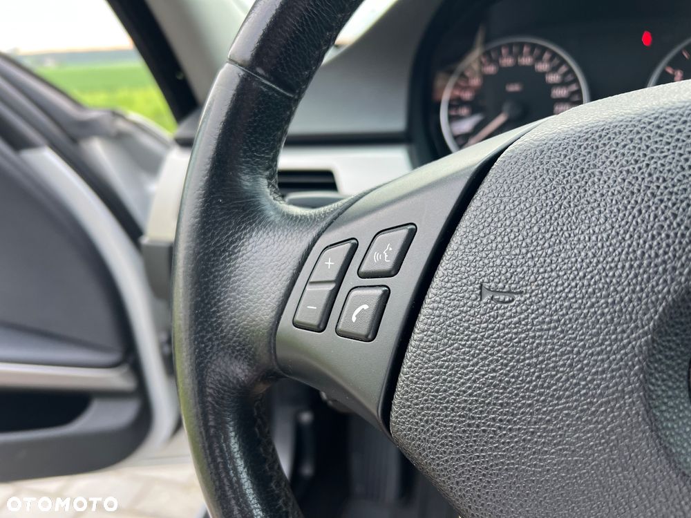 BMW Seria 3 320i - 37