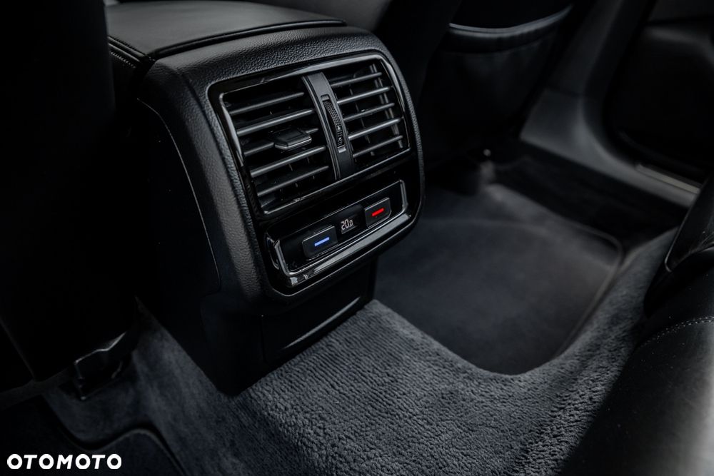 Volkswagen Passat 2.0 TDI SCR 4Motion DDG Highline - 19